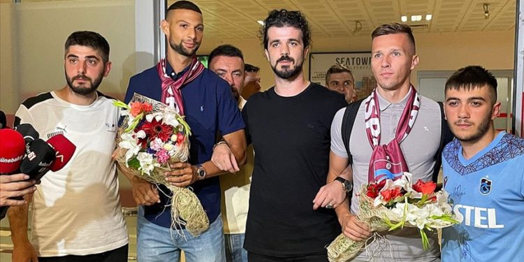 Trabzonspor’un transfer görüşmesi yaptığı Orsic ile Joaquin Fernandez, Trabzon’a geldi