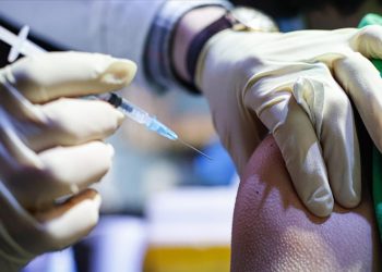 BioNTech, Kovid-19 aşısının yan etkileri iddiasıyla Almanya’da davayla karşı karşıya