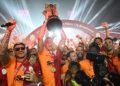 Galatasaray, şampiyonluk kupasını kaldırdı