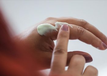 “Sahte güneş kremleri” deri hastalıklarını tetikleyebilir
