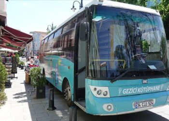 Gezici kütüphaneler binlerce kitapla deprem bölgesine hareket etti