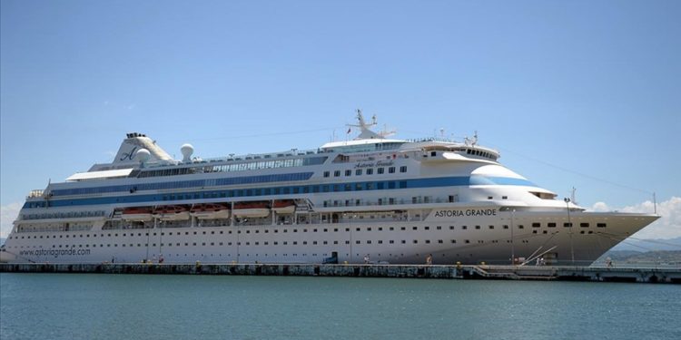 Panama bandıralı kruvaziyer "Astoria Grande" Sinop seferlerini sürdürüyor