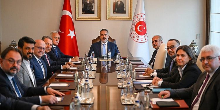 Dışişleri Bakanı Fidan, DEİK Başkanı, TDT Genel Sekreteri ve ABD Büyükelçisi'yle görüştü