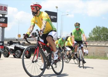 Bisikletçiler depremzede çocuklara glütensiz ürün dağıtmak için pedal çevirecek