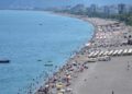 Antalya sahillerinde sıcak hava yoğunluğu