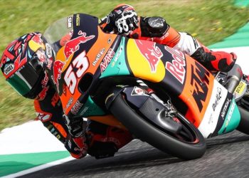 Milli motosikletçi Deniz Öncü, İtalya'da 0.051 saniyelik farkla birinciliği kaçırdı