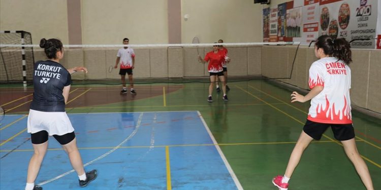 Erzincan, badmintoncu yetiştirmedeki başarısıyla dikkati çekiyor