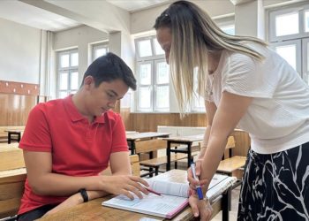 Depremzede öğrenci, zor şartlarda hazırlandığı LGS sınavından tam puan aldı