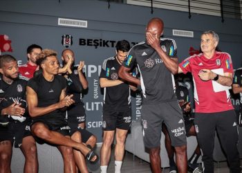 Beşiktaş'ta Atiba Hutchinson dönemi sona eriyor