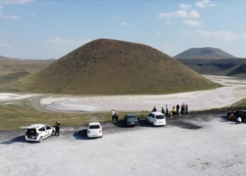 Meke Gölü kurumuş haliyle bile ziyaretçi çekiyor