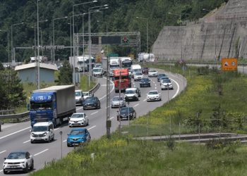 Anadolu Otoyolu'nun Bolu geçişinde bayram trafiği başladı