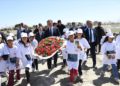 Depremde hayatını kaybedenler anısına Van Gölü’ne saygı çelengi bırakıldı