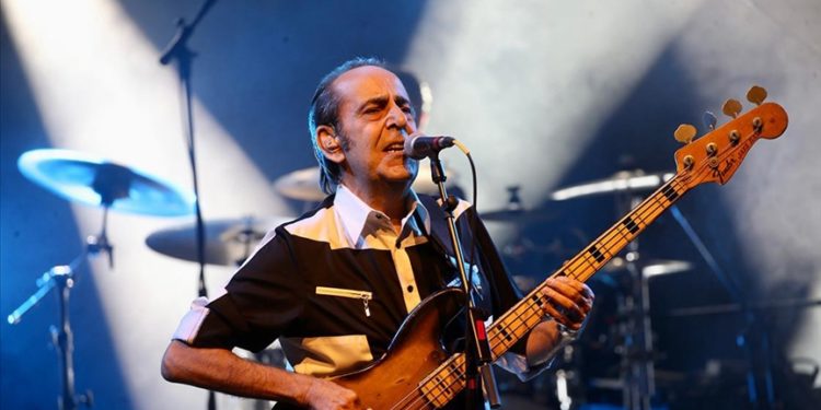 Sağlık Bakanı Koca’dan sanatçı Özkan Uğur’un sağlık durumuna ilişkin açıklama yaptı