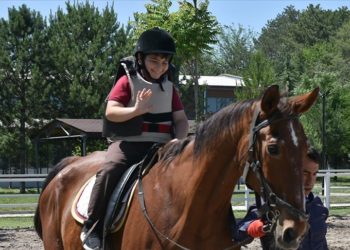 Depremzede çocukların yüzü "Gençler Sevinsin Umutlar Sönmesin" etkinliğiyle güldü