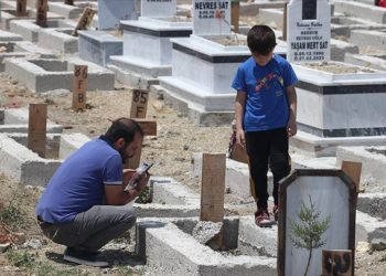 Depremden etkilenen Hatay'da buruk Babalar Günü