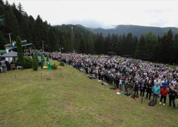Bosna Hersek’teki 513’üncü Ayvaz Dede Şenlikleri binlerce kişinin kıldığı namazla sona erdi