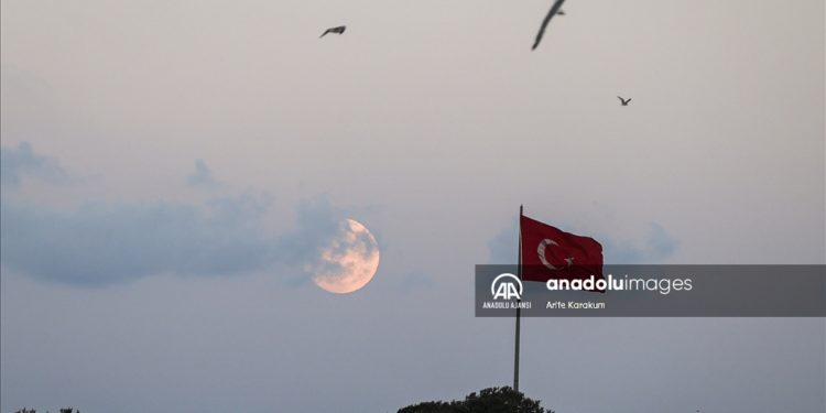 İstanbul'da 'Süper Ay'