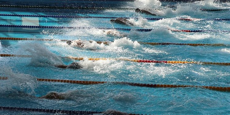 Milli yüzücü Tuncer Berk Ertürk, EYOF'ta altın madalya kazandı