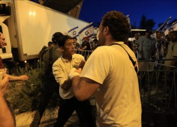 İsrail’in güneyinde yargı düzenlemesi karşıtı ve destekçisi gruplar karşılaşınca havaya ateş açıldı