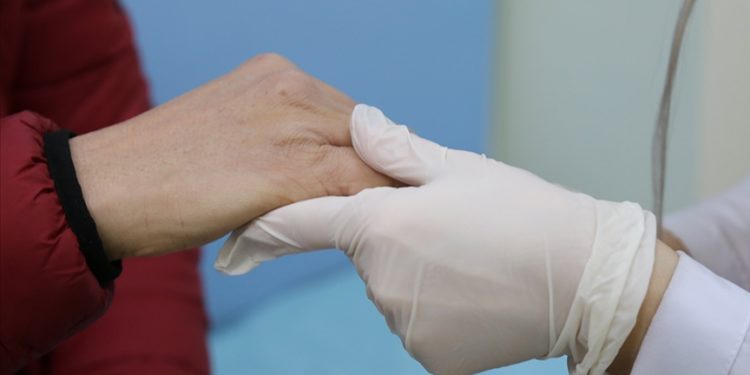 Sedef hastalarının aşırı sıcak havalarda güneşe direkt maruz kalması riskli