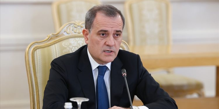 Azerbaycan Dışişleri Bakanı Bayramov: (Avrupa'da) Kur’an-ı Kerim’e yönelik saldırılar kabul edilemez ve bunu kınıyoruz