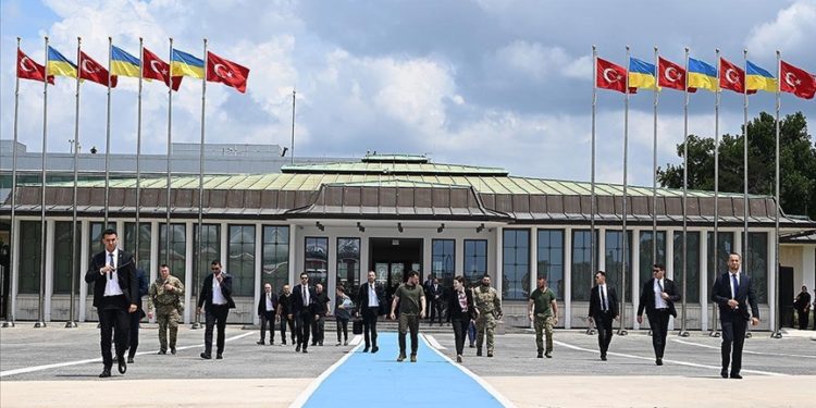 Ukrayna Devlet Başkanı Volodimir Zelenskiy Türkiye'den ayrıldı