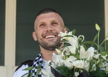 Beşiktaş, Ante Rebic'i kadrosuna kattı