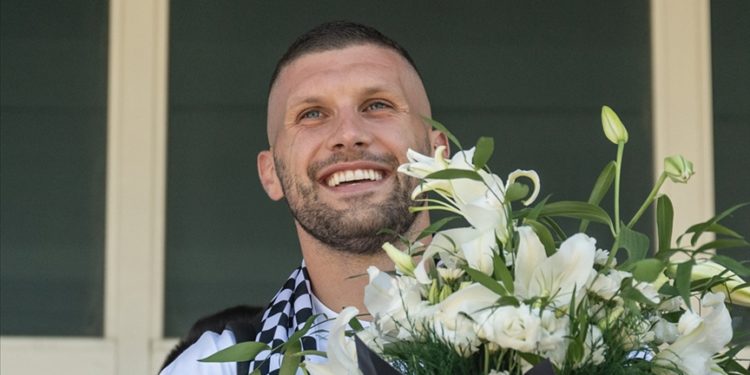 Beşiktaş, Ante Rebic'i kadrosuna kattı