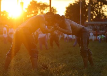 662. Tarihi Kırkpınar Yağlı Güreşleri'nde ilk gün müsabakaları tamamlandı