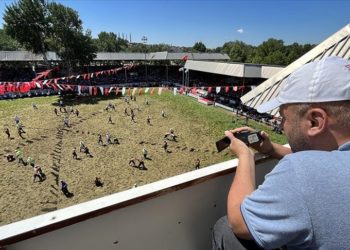 Yağlı güreşe gönül veren avukat 15 yıldır müsabakaları kayıt altına alıyor