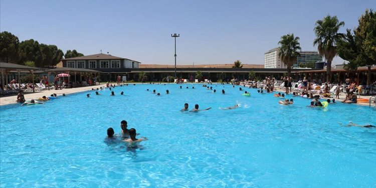 Gaziantep ve Şanlıurfa'da sıcak hava etkisini sürdürüyor