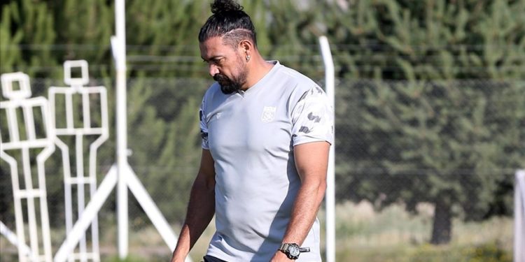Sivasspor Teknik Direktörü Servet Çetin: Önceliğimiz eksik mevkilere transfer