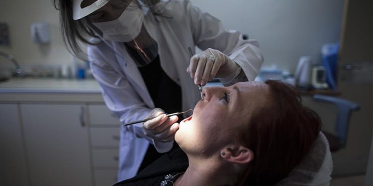 Ağız sağlığı ile beyin hacminin küçülmesi bağlantılı olabilir