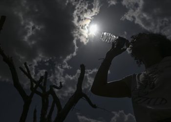 Aşırı sıcak ve nemli hava psikolojiyi de olumsuz etkileyebiliyor