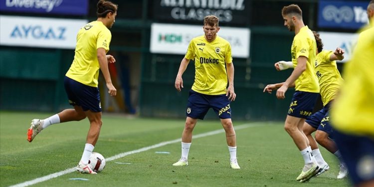 Fenerbahçe, Zimbru ile yapacağı rövanş maçının hazırlıklarına başladı