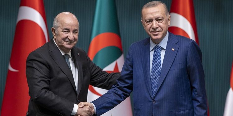 Cumhurbaşkanı Erdoğan, Cezayir Cumhurbaşkanı Tebbun ile telefonda görüştü