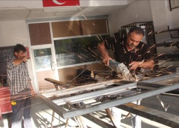 Taşova'da sıcak hava demircileri zorluyor