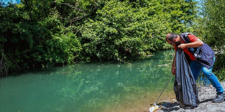 Sapanca Gölü ve çevresi atıklardan temizlendi