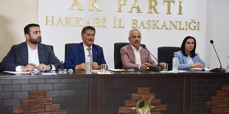 AK Partimizin siyaseti esasında hizmet odaklıdır