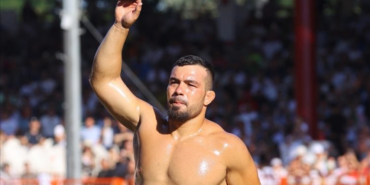 662. Tarihi Kırkpınar Yağlı Güreşleri’nin başpehlivanı Yusuf Can Zeybek oldu