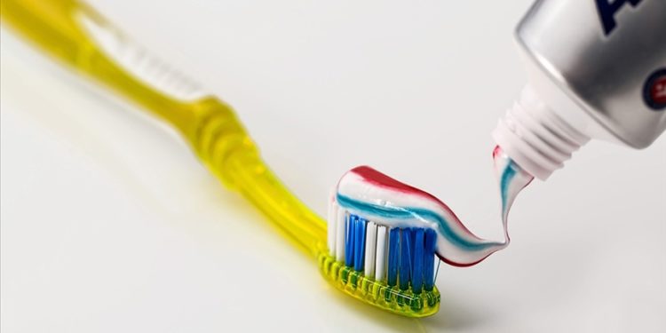 Araştırma: Gece uykusundan önce diş fırçalamamak kalp hastalığı riskini artırabilir