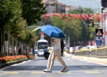 Yurt genelinde sıcak hava etkili oluyor