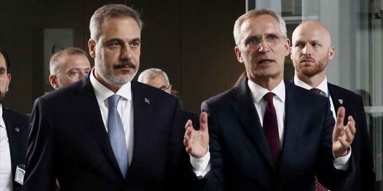 Dışişleri Bakanı Fidan, NATO Genel Sekreteri Stoltenberg ile telefonda görüştü