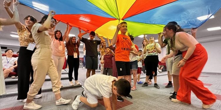 Otizmli gençler ve çocuklar devlet konservatuvarında yeteneklerini geliştiriyor