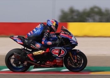 Milli motosikletçi Toprak Razgatlıoğlu, Çekya'daki ilk yarışta ikinci oldu