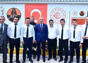 Ulaştırma ve Altyapı Bakanı Uraloğlu, Kop Tüneli şantiyesinde incelemelerde bulundu