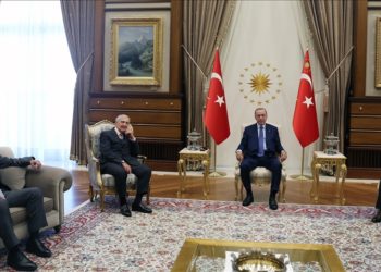 Cumhurbaşkanı Erdoğan, Bakan Kacır ile iş insanları Rahmi Koç ve Ali Koç'u kabul etti