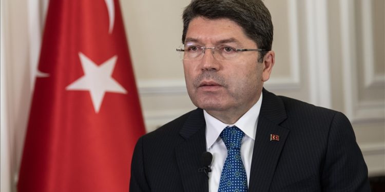 Adalet Bakanı Tunç’tan Kovid-19 iznindeki hükümlülere yönelik düzenlemeye ilişkin paylaşım