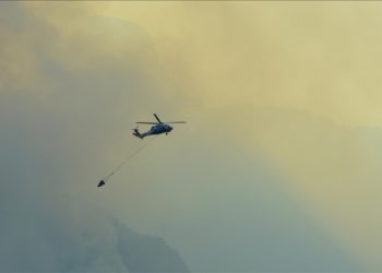 Hava araçlarının Türkiye ve Yunanistan'daki orman yangınlarıyla mücadelesi aralıksız sürüyor