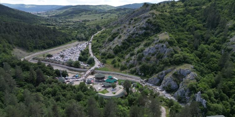 Kanyonlarıyla ünlü Kastamonu'nun Pınarbaşı ilçesinde bayram yoğunluğu